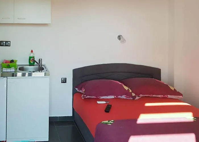 Lovely In With Wifi Апартаменты